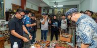SMN kunjungi Rumah Batik Komar Bandung, mengenal inovasi, edukasi, dan pelestarian batik autentik Indonesia.