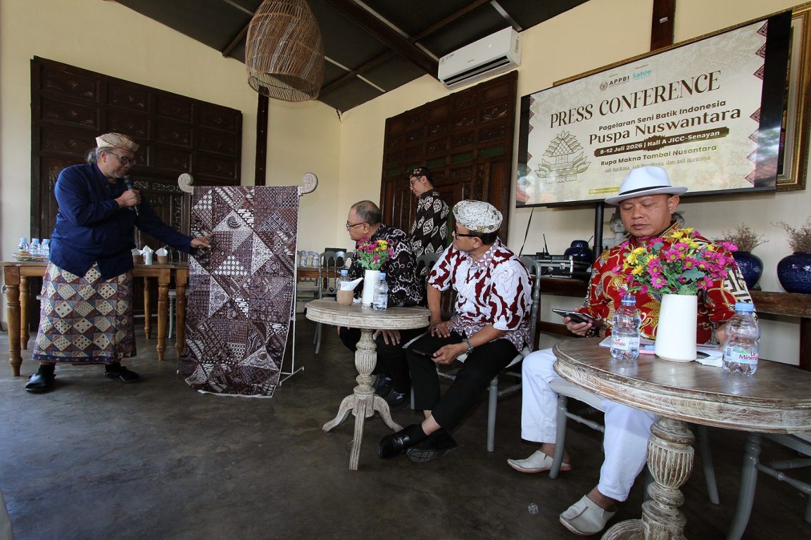 Motif Tambal dipilih sebagai ikon Puspa Nuswantara 2026 karena merepresentasikan keberagaman motif batik dari seluruh Indonesia.