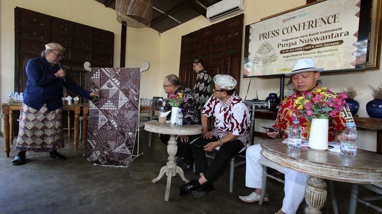 Motif Tambal dipilih sebagai ikon Puspa Nuswantara 2026 karena merepresentasikan keberagaman motif batik dari seluruh Indonesia.