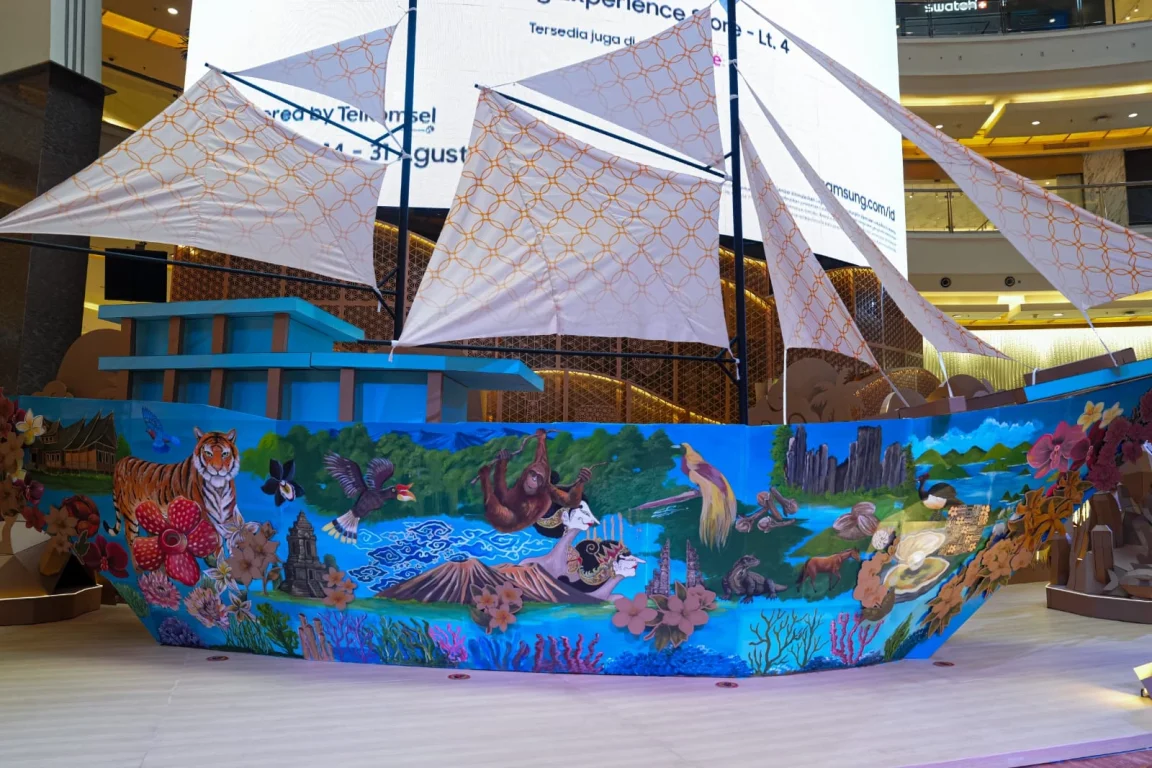 Pinisi Nusantara dari 1.000 kardus daur ulang hadir di Pacific Place, memadukan budaya, seni, kreativitas, dan keberlanjutan.