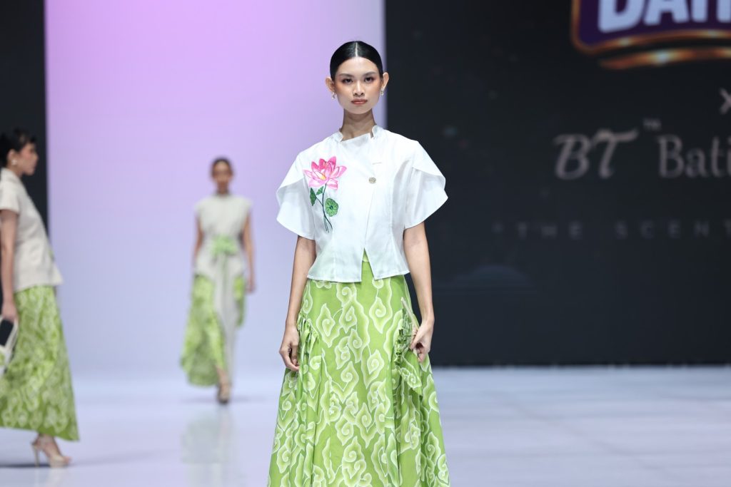 Momen by Batik Trusmi hadir di IFW 2026 dihadirkan untuk penyuka batik dengan outook gaya hidup modern dan dinamis.