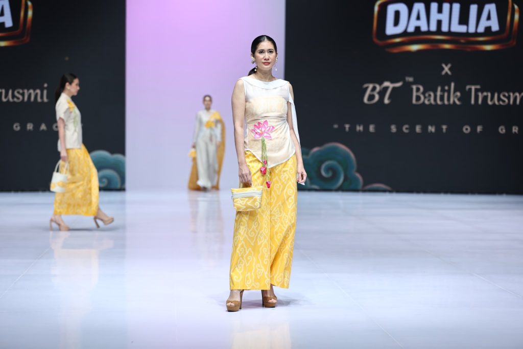 Momen by Batik Trusmi hadir di IFW 2026 dihadirkan untuk penyuka batik dengan outook gaya hidup modern dan dinamis.