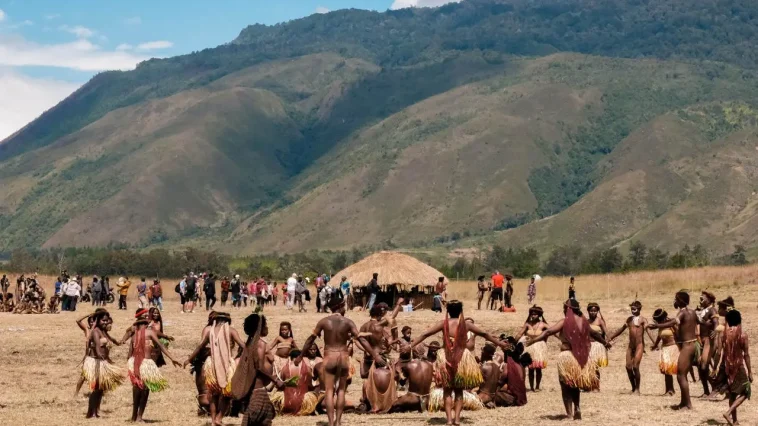 Festival Lembah Baliem 2026 masuk Top 10 KEN. Wamenpar mendorong budaya, UMKM, dan pariwisata menjadi penggerak ekonomi Papua Pegunungan. (Foto: Biro Komunikasi Kemenpar)