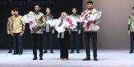 Bagus Surya Pangestu menampilkan 11 koleksi batik pria premium contemporary di Indonesia Fashion Week dengan sentuhan modern dan elegan.