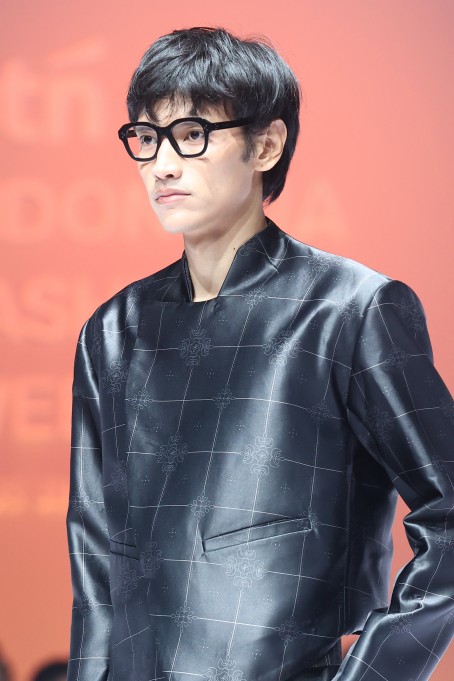 Adith for Rianty Batik meluncurkan koleksi Aureate di IFW 2026, memadukan filosofi waktu, batik, dan desain modern yang elegan.