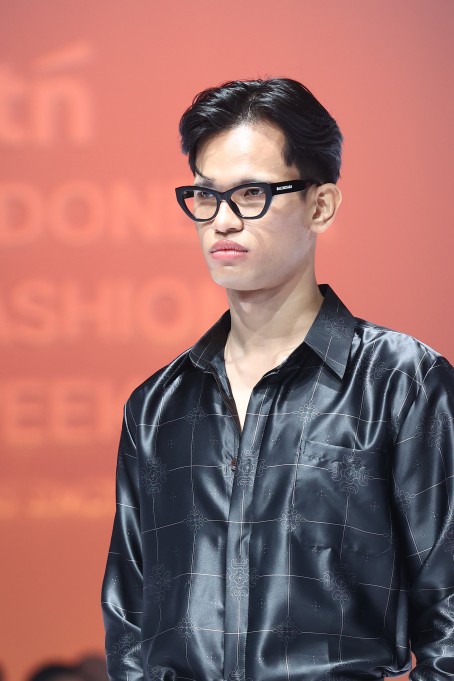Adith for Rianty Batik meluncurkan koleksi Aureate di IFW 2026, memadukan filosofi waktu, batik, dan desain modern yang elegan.