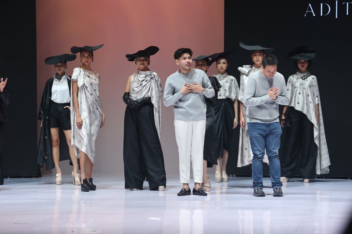 Adith for Rianty Batik meluncurkan koleksi Aureate di IFW 2026, memadukan filosofi waktu, batik, dan desain modern yang elegan.