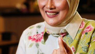 Helny Noviana mengajak perempuan membangun kebahagiaan, resiliensi, literasi finansial, dan makna hidup agar tak mudah rapuh menghadapi masalah.