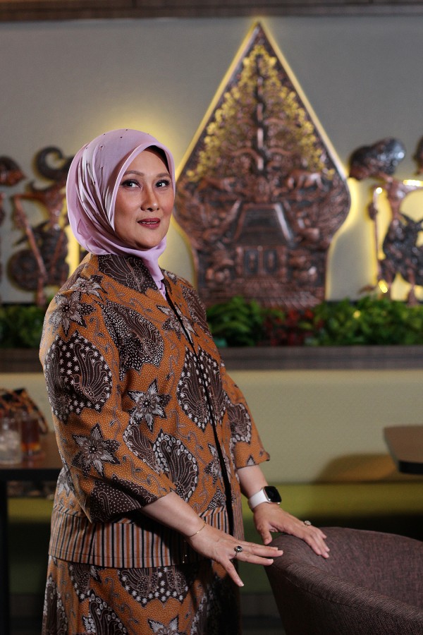 Helny Noviana