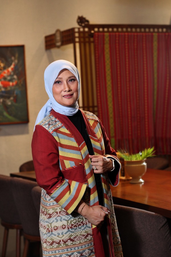 Helny Noviana