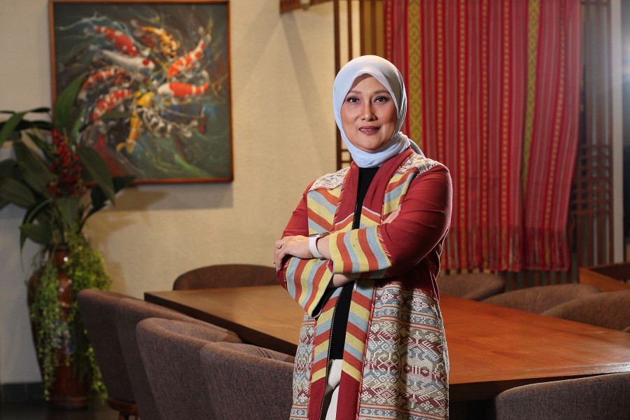 Helny Noviana