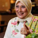 Helny Noviana mengajak perempuan membangun kebahagiaan, resiliensi, literasi finansial, dan makna hidup agar tak mudah rapuh menghadapi masalah.