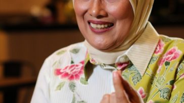 Helny Noviana mengajak perempuan membangun kebahagiaan, resiliensi, literasi finansial, dan makna hidup agar tak mudah rapuh menghadapi masalah.