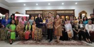 Lions Club kunjungi Galeri Hartono Sumarsono untuk mendalami sejarah, akulturasi, koleksi batik lawasan, dan pelestarian budaya Indonesia.
