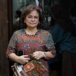 Tati Gobel menilai kunjungan Lions Club ke Gallery Hartono Sumarsono memperkaya wawasan batik dan menegaskan pentingnya memakai batik setiap hari.