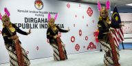 KJRI Kuching menggelar Harmoni Kemerdekaan untuk memperkuat diplomasi budaya Indonesia dengan Malaysia dan Brunei lewat seni dan budaya.