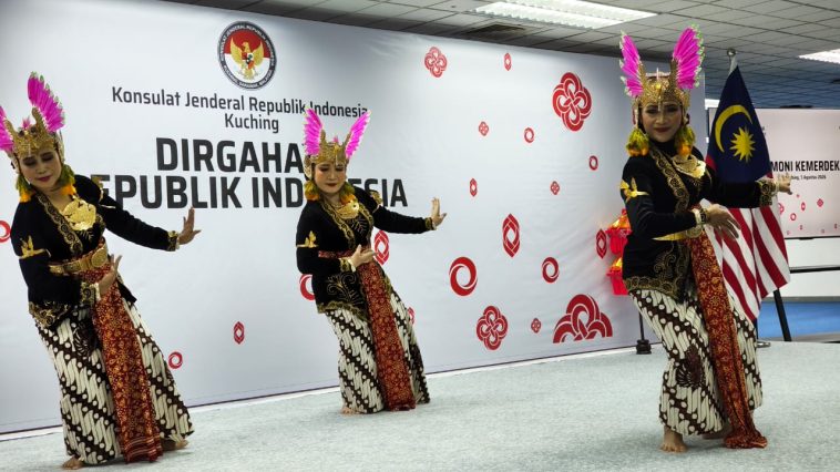 KJRI Kuching menggelar Harmoni Kemerdekaan untuk memperkuat diplomasi budaya Indonesia dengan Malaysia dan Brunei lewat seni dan budaya.
