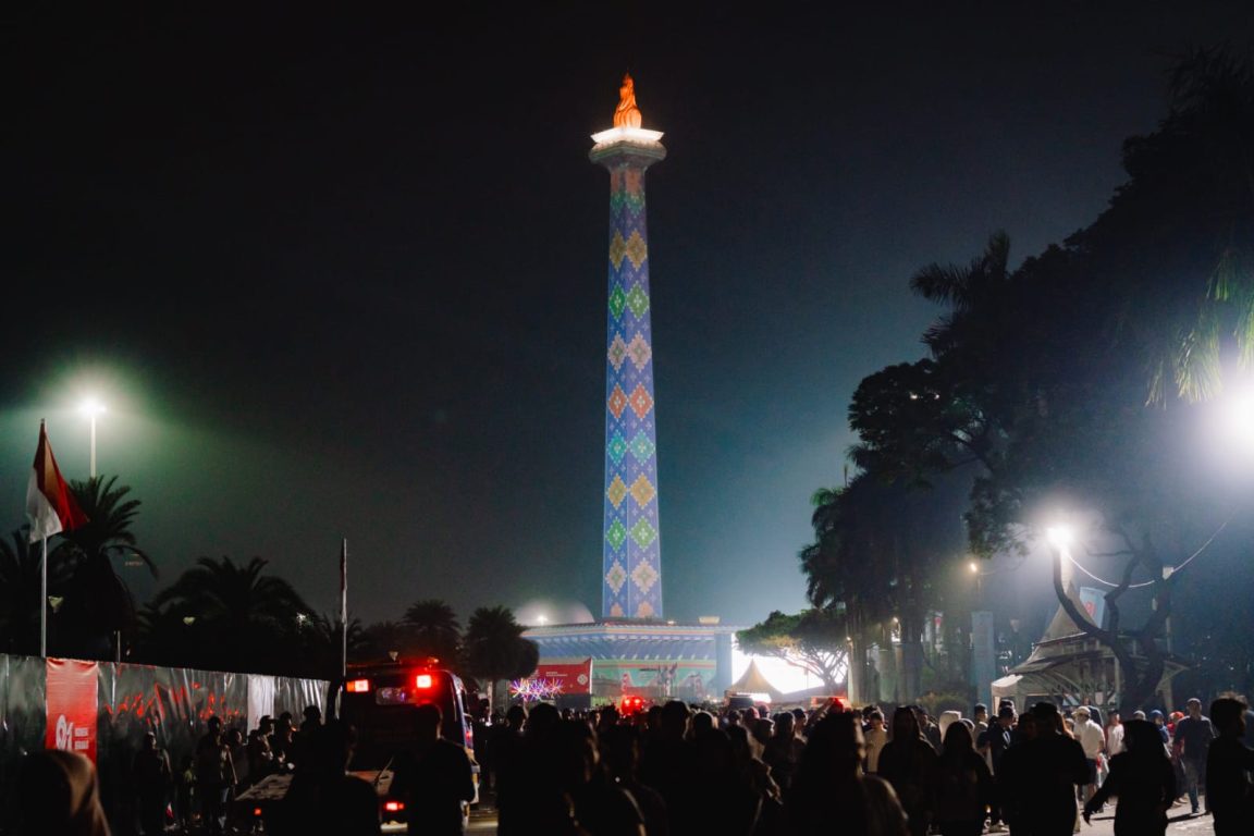 Video mapping Monas merayakan HUT RI ke-81 dengan kisah perjuangan, Proklamasi, Indonesia Emas 2045, dan pesan solidaritas untuk NTT.