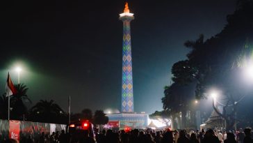 Video mapping Monas merayakan HUT RI ke-81 dengan kisah perjuangan, Proklamasi, Indonesia Emas 2045, dan pesan solidaritas untuk NTT.