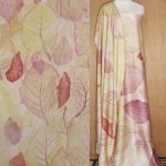 Eksperimen batik ecoprint menghasilkan scarf dan stola melalui proses batik lebih dulu, lalu ecoprint menggunakan daun dan bahan alam.