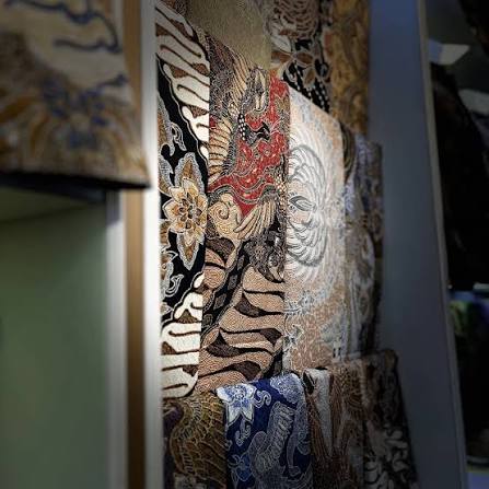 Mengenal Batik Tulis Ismoyo Sragen, proses produksi, produk, pemasaran, serta perannya dalam pelestarian budaya dan ekonomi warga.