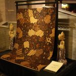 Batik Jogja dan Batik Solo memiliki perbedaan warna dan ukuran motif, tetapi keduanya menjadi media komunikasi untuk melestarikan budaya.