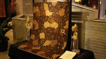 Batik Jogja dan Batik Solo memiliki perbedaan warna dan ukuran motif, tetapi keduanya menjadi media komunikasi untuk melestarikan budaya.