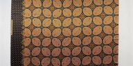 Motif batik Sukoharjo di Bulakan dikembangkan melalui perpaduan kawung, kopi pecah dan lingkaran tahun kayu menjadi Batik Grajen Kawung Kayu.