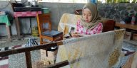 Meta deskripsi: Batik klasik Jawa berkembang dari tradisi rakyat, masuk keraton, mendapat legitimasi kerajaan, lalu menjadi sumber acuan motif batik berikutnya.