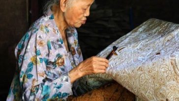 Meta deskripsi: Batik Semen Ramawijaya memuat konsep Triloka dan Mandala melalui pohon hayat, garuda, bangunan, serta motif pendukung.