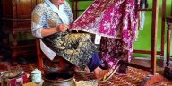 Penelitian menunjukkan batik tidak hanya menjadi karya seni, tetapi juga media komunikasi budaya melalui simbol, gambar, dan makna motif.