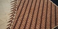 Meta deskripsi: Batik klasik berkembang melalui revitalisasi dan inovasi. Keduanya melahirkan batik pola klasik dan batik pola kreasi dengan karakter berbeda.
