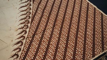 Meta deskripsi: Batik klasik berkembang melalui revitalisasi dan inovasi. Keduanya melahirkan batik pola klasik dan batik pola kreasi dengan karakter berbeda.
