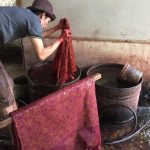 Penggunaan pewarna batik menghasilkan limbah cair yang berpotensi mencemari lingkungan. Pengolahan melalui IPAL menjadi langkah penting.