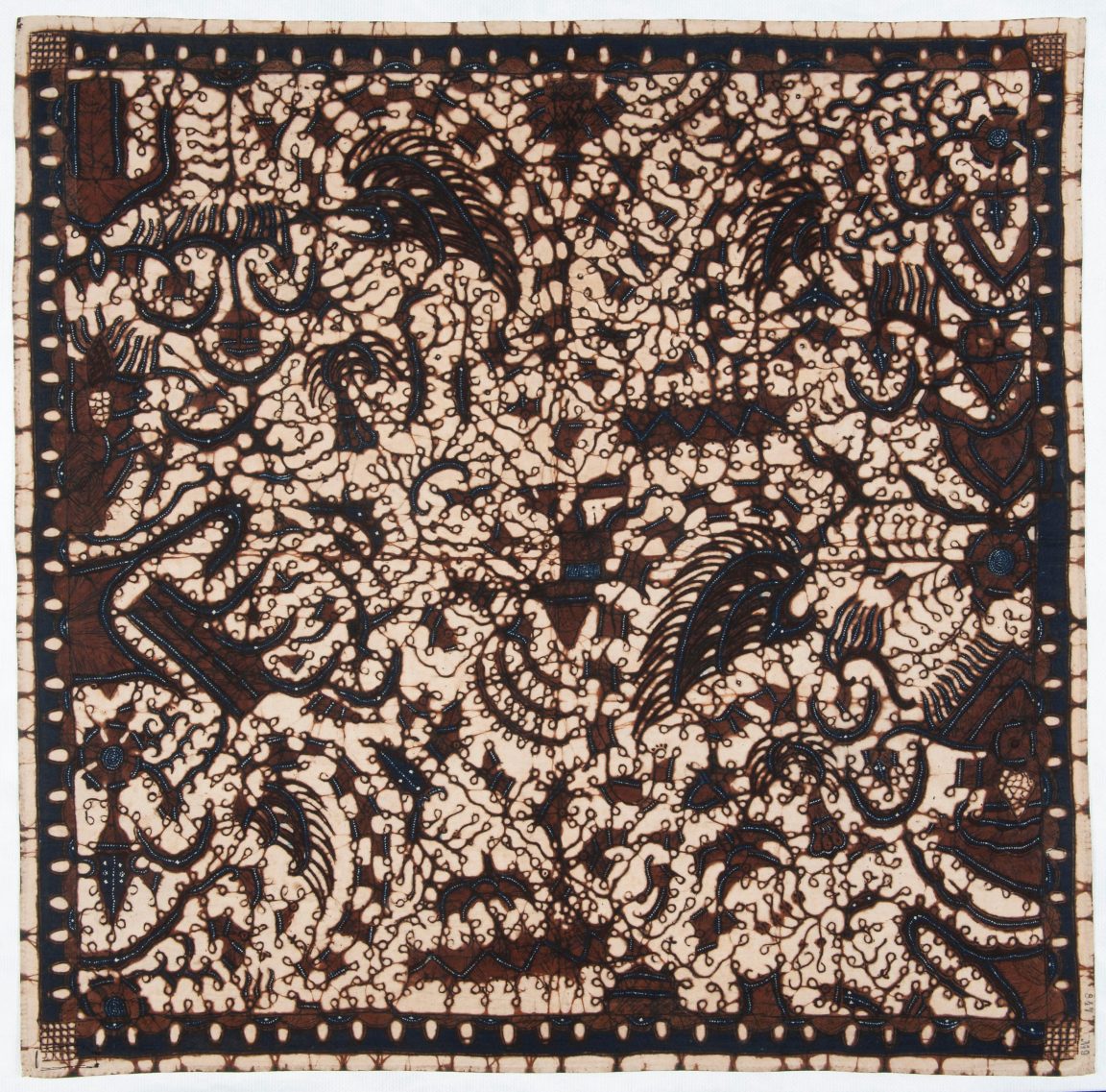 Batik Semen Ramawijaya memuat ajaran Hasta-Brata melalui delapan motif utama dan satu simbol pemimpin atau raja.