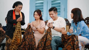 Sejarah Batik Solo berkaitan dengan perkembangan Keraton Surakarta, Kerajaan Pajang, dan Perjanjian Giyanti pada 1755.