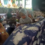 Mengenal Batik Tulis Sukapura Tasikmalaya, proses pembuatan, motif Naga, filosofi, serta pemasaran batik khas Desa Janggala.