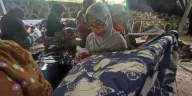 Mengenal Batik Tulis Sukapura Tasikmalaya, proses pembuatan, motif Naga, filosofi, serta pemasaran batik khas Desa Janggala.