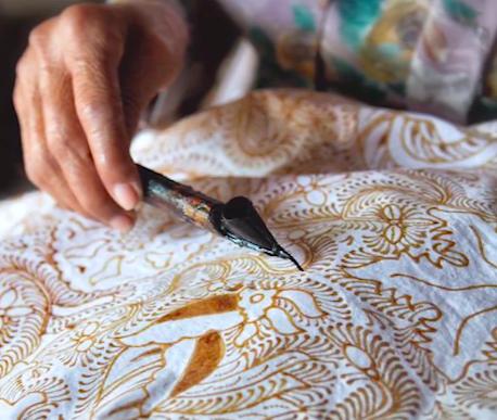 Batik tulis kembali mendapat tempat sebagai produk eksklusif setelah tertekan perkembangan batik cap dan printing sejak abad ke-20.