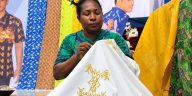Batik Papua atau Port Numbay menyimpan kisah pertemuan budaya Jawa dan Papua, melalui motif alam, budaya, sejarah, dan arkeologi.