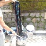 Pewarna batik Remazol dipilih Batik Tulis Candi karena dinilai cepat, praktis, ekonomis, dan menghasilkan warna cerah pada kain batik.