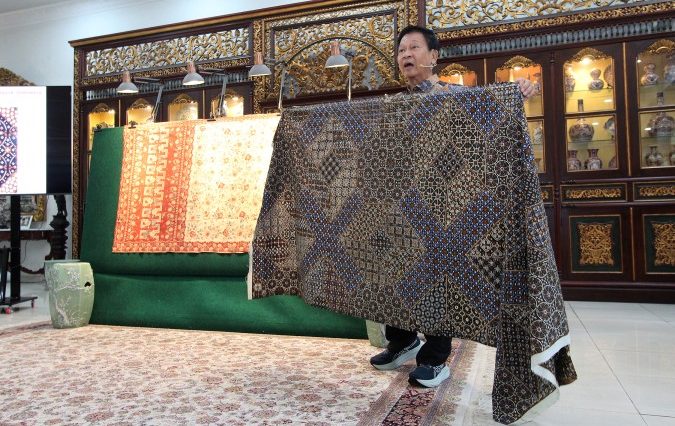 Talk show mengungkap pengaruh Arab, India, Belanda, China, dan Jepang dalam perjalanan batik Indonesia melalui sejarah dan akulturasi budaya.