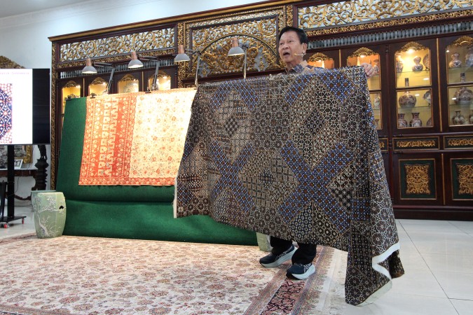 Talk show mengungkap pengaruh Arab, India, Belanda, China, dan Jepang dalam perjalanan batik Indonesia melalui sejarah dan akulturasi budaya.