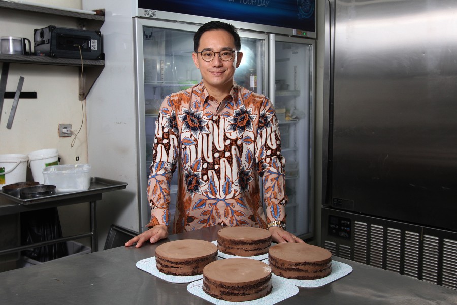 Andrye Setiawan meninggalkan karier perbankan untuk membangun Exquise, Rayoean, dan Tuan Wen dengan prinsip inovasi dan integritas.