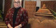 Batik BNI menjadi bagian identitas kerja dan digunakan dua hari sepekan. Reni Haryati juga menyoroti dukungan BNI terhadap budaya Indonesia.