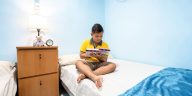 Archipelago Hotels merenovasi dua kamar YPKAI Surabaya untuk menghadirkan ruang nyaman bagi anak pejuang kanker dan keluarga.