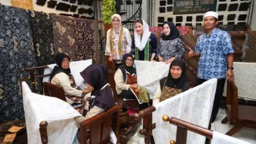 Wawancara Wakil Wali Kota Surakarta soal pelestarian batik tulis Solo melalui promosi dan Trade Expo Indonesia.