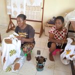 Batik Papua dikembangkan melalui enam motif terinspirasi piranti tradisi, memperkaya desain dan membuka peluang ekonomi kreatif.
