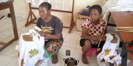 Batik Papua dikembangkan melalui enam motif terinspirasi piranti tradisi, memperkaya desain dan membuka peluang ekonomi kreatif.