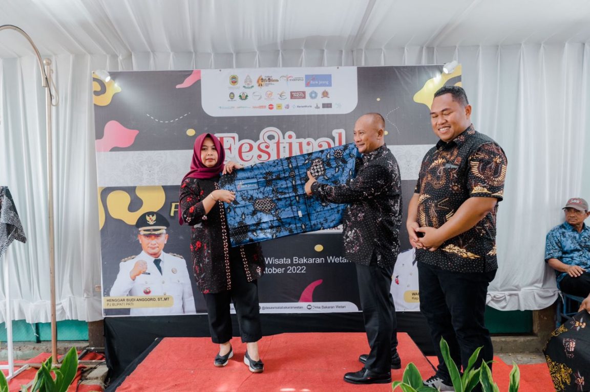 Festival Batik Bakaran di Pati memasuki tahun ketujuh dengan mendorong regenerasi pembatik muda dan promosi batik tulis khas Juwana.